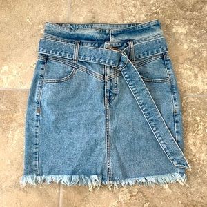Guess 80’s Fit Belted Denim Mini Skirt